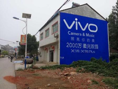 天峨刷墙广告和喷绘墙体广告哪个效果好？