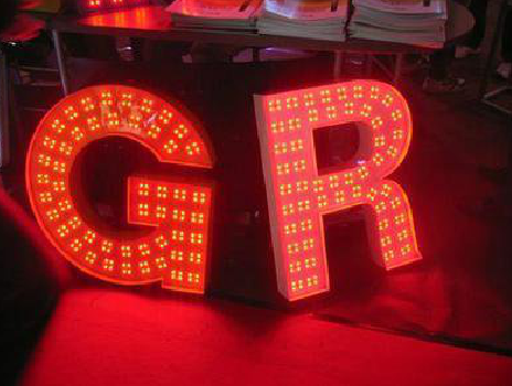 天峨LED发光字常见的安装误区。